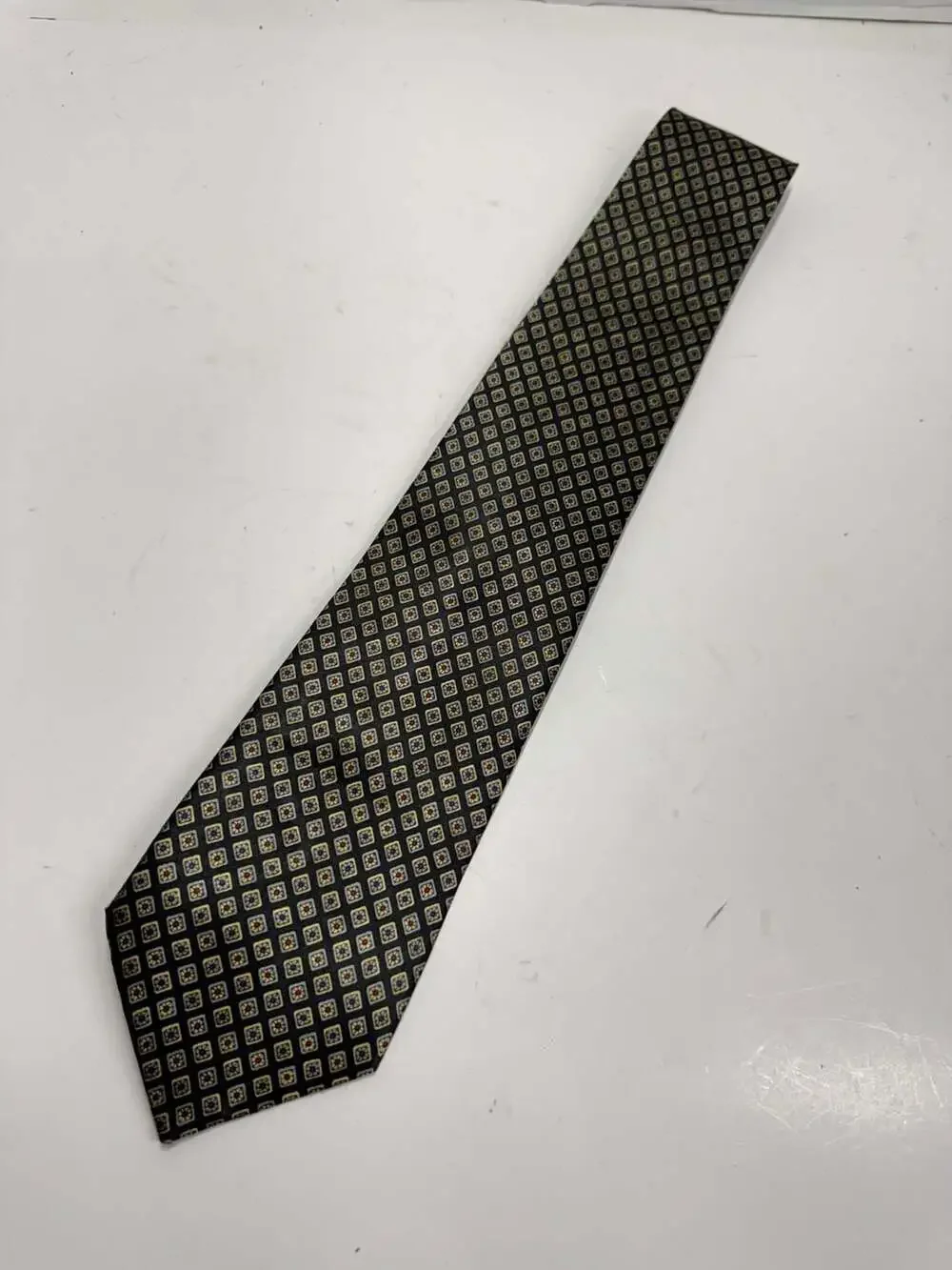 Arsenal Men's Geometric Pattern Hand-Made Silk Necktie